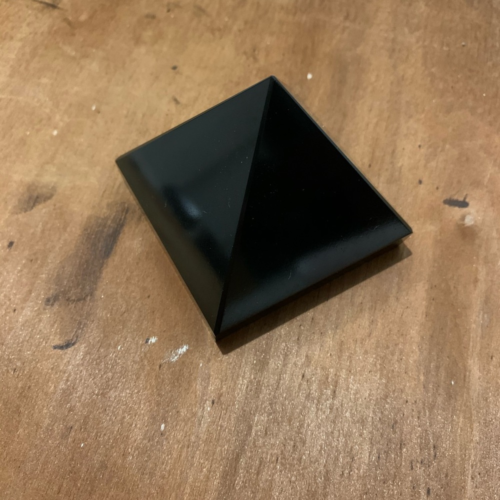 Onyx Crystal/Gemstone Pyramid
